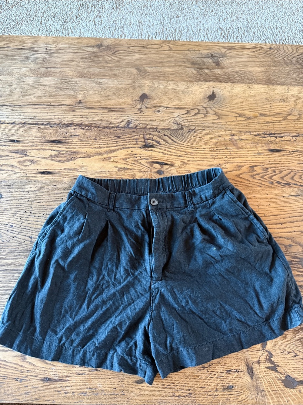 GAP Black High-Waist Pleated Relaxed Shorts